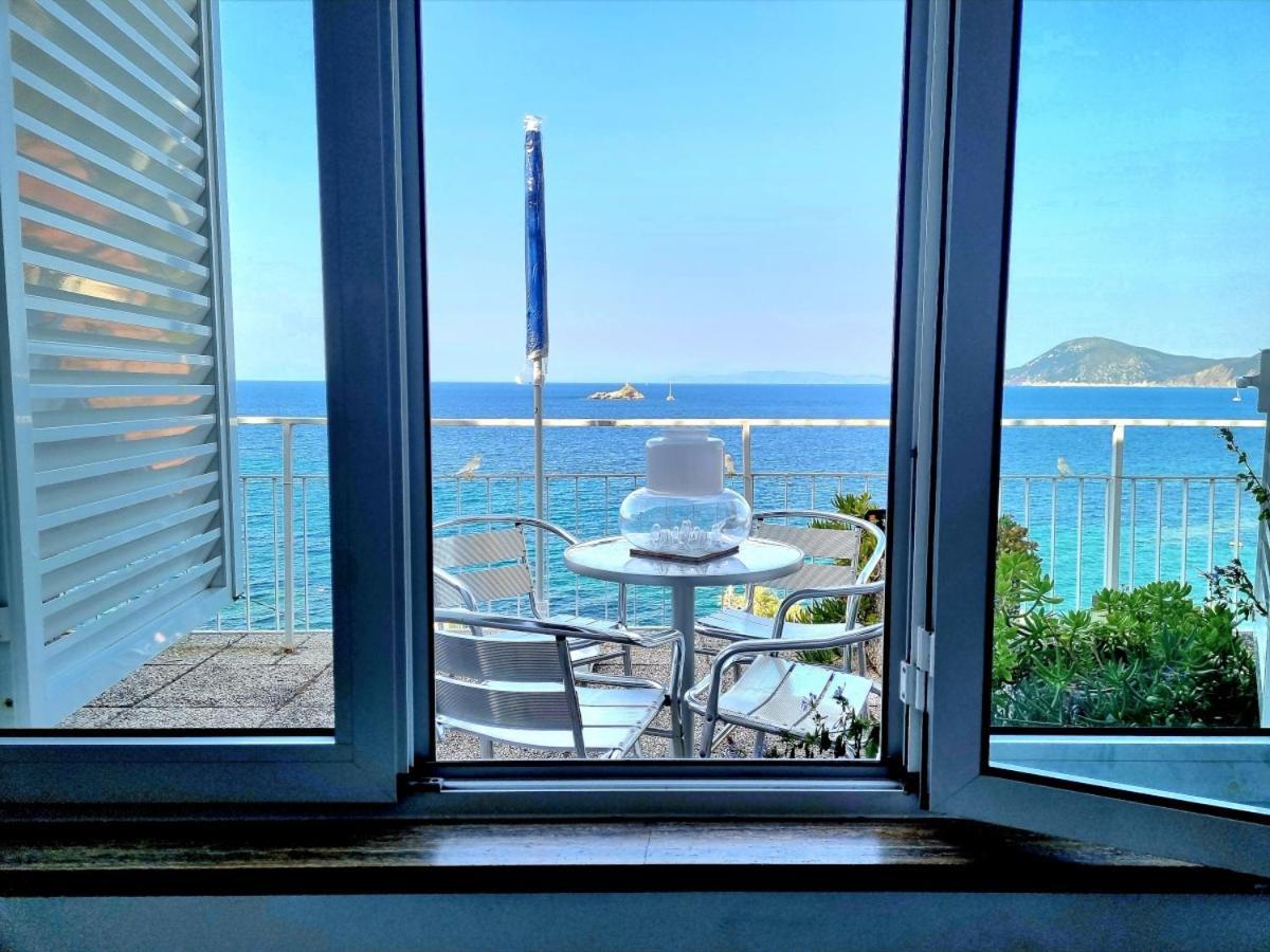 Appartamenti La Terrazza Sulle Ghiaie - Goelba Portoferraio Exterior photo