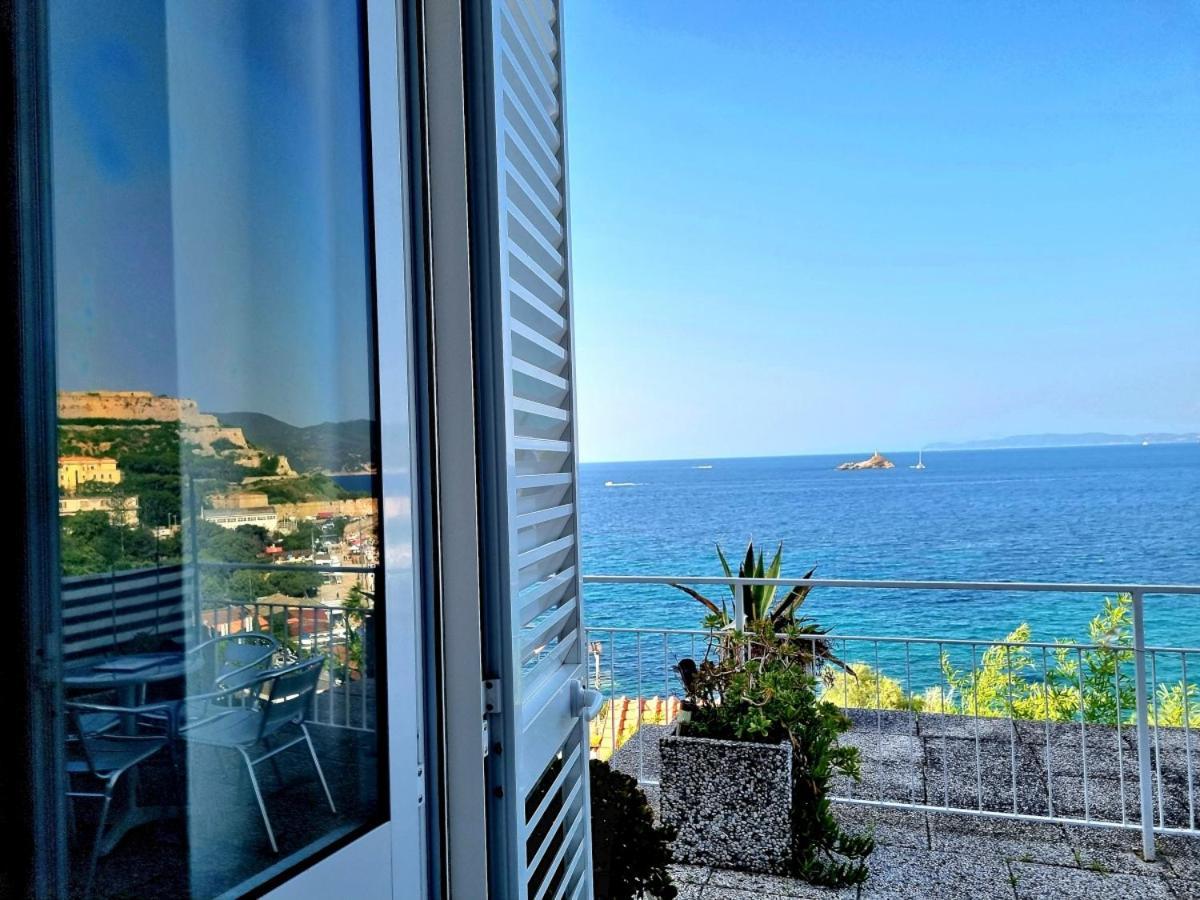 Appartamenti La Terrazza Sulle Ghiaie - Goelba Portoferraio Exterior photo